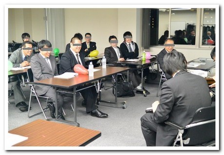 講演研修で楽しんで頂いている様子