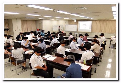 講演研修の様子：良い人間関係を築くためのコミュニケーション練習